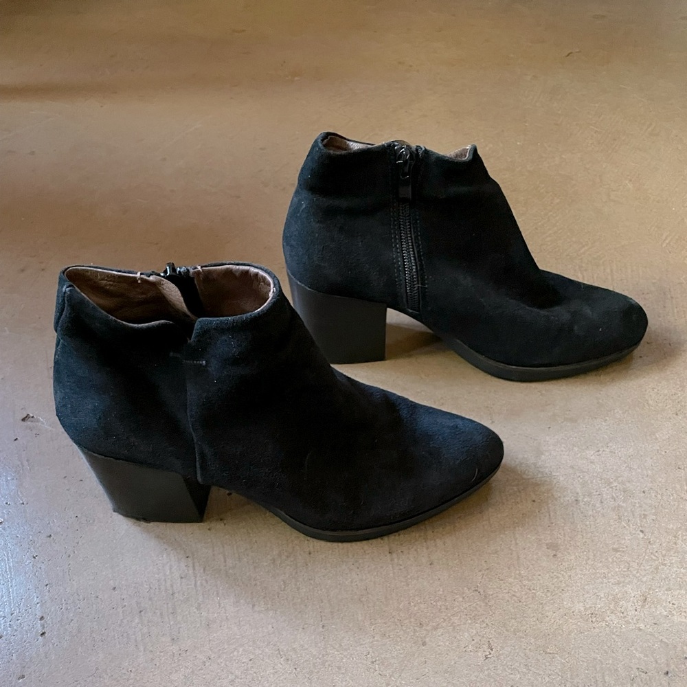 Eric Micheal suede ankle boots size 37